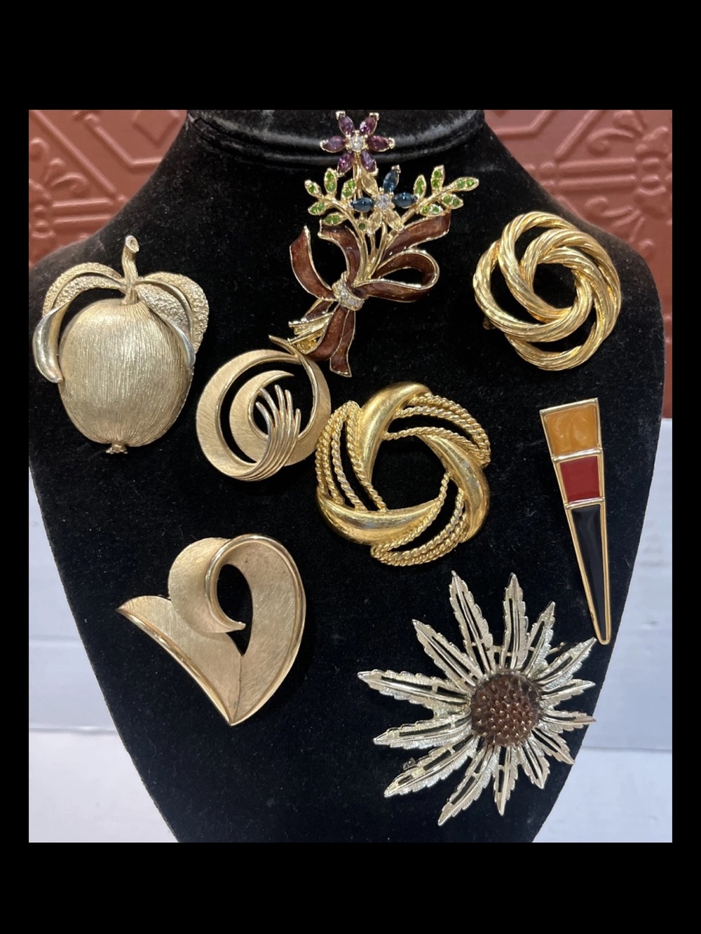 Vintage Mixed Pin Brooches Triffari, Napier, Sarah Coventry, Monet (8) pieces
